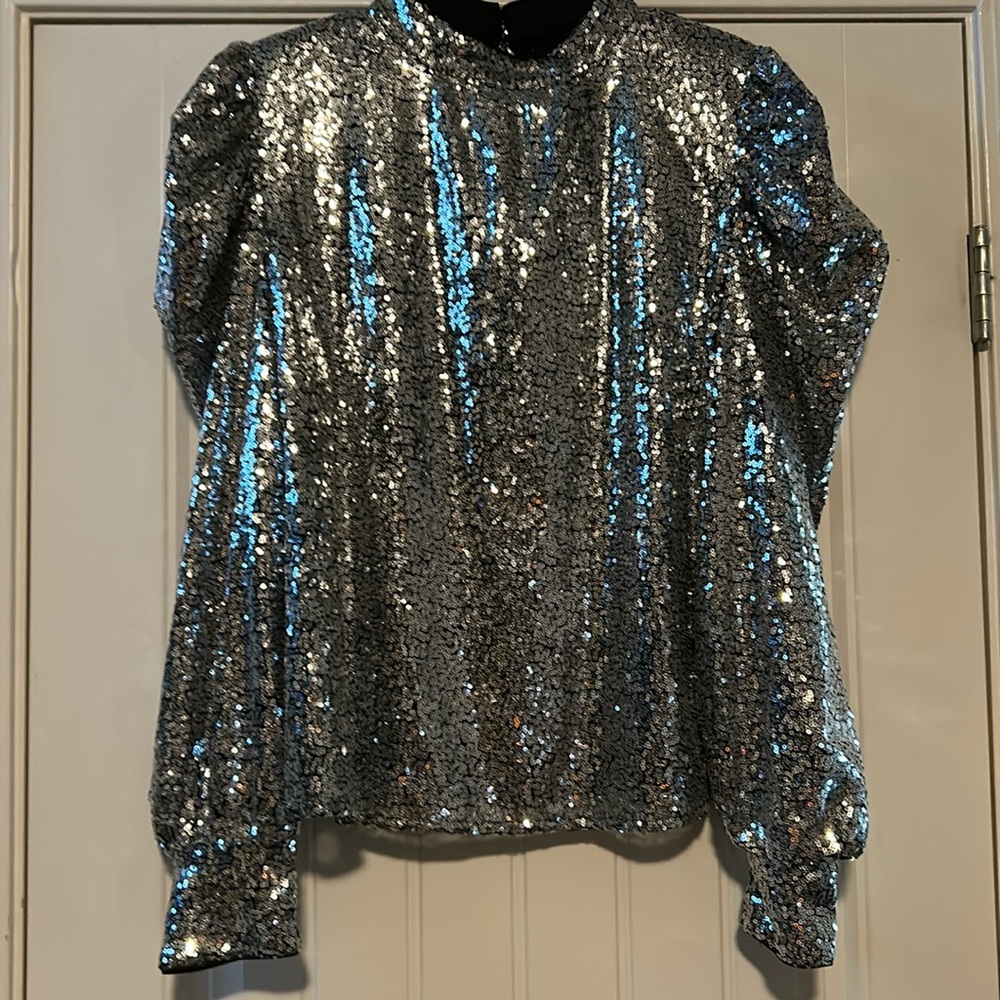 NWOT - A Calin by Flying Tomato - Silver Sequin Top - Size Large